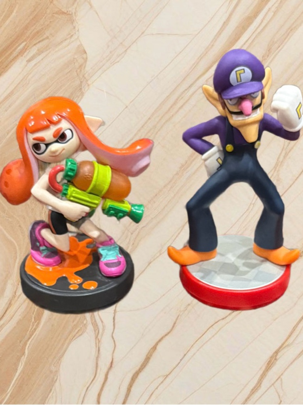 NINTENDO AMIIBO SUPER MÁRIO BROS. LOT OF   2 FIGURES
